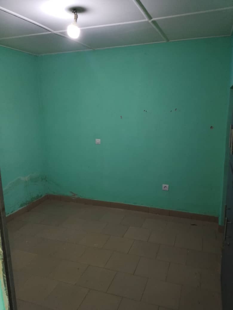 2 chambres salon 2 douches PLACARD DANS UNE CHAMBRE CUISINE 